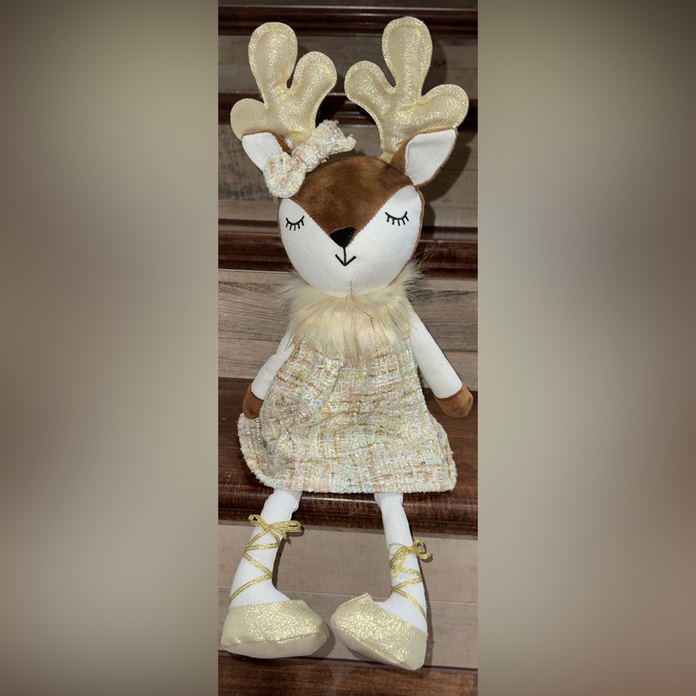 Cute 🥰 Charming Gold and Brown  Holiday Female Reindeer 🦌 Plush SHELF SITTER 23”